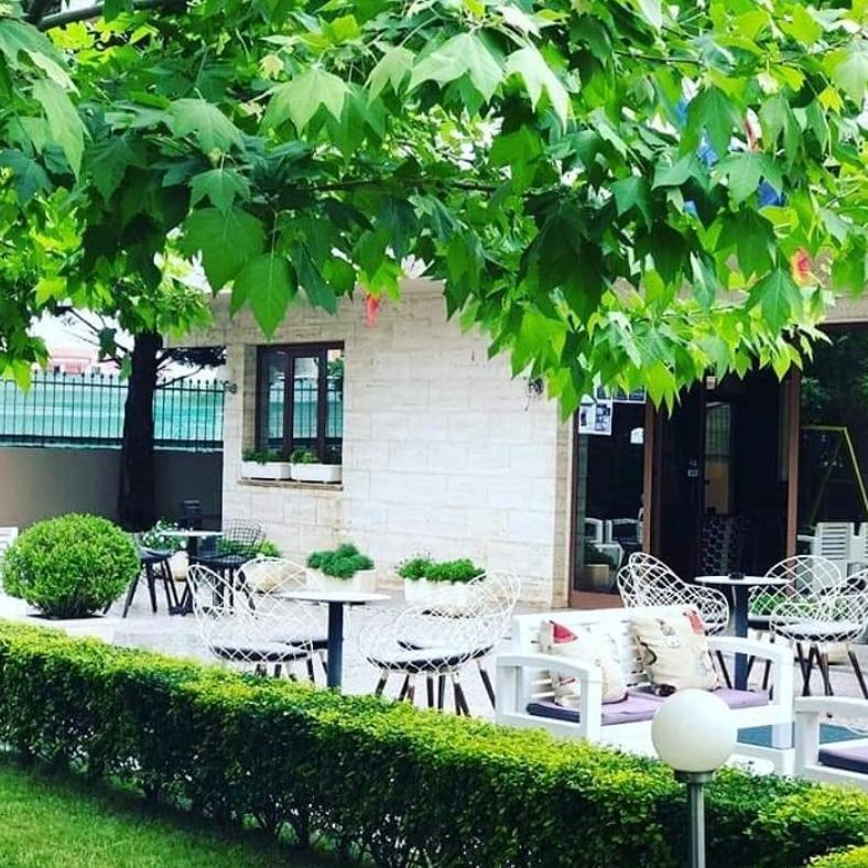 Hotel Ambasador Garden Lezhe Exterior photo